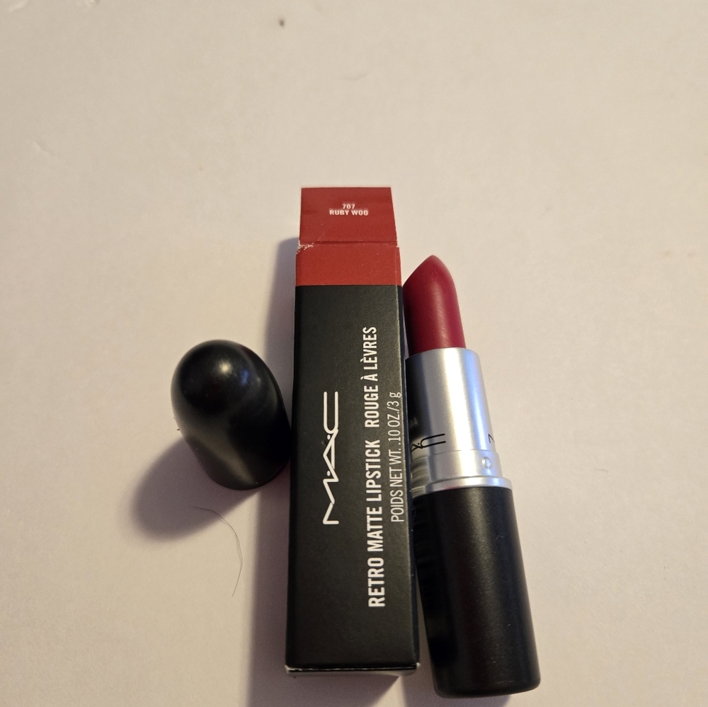 MAC Cosmetics Retro Matte Lipstick in RUBY WOO. NEW NWT NIB